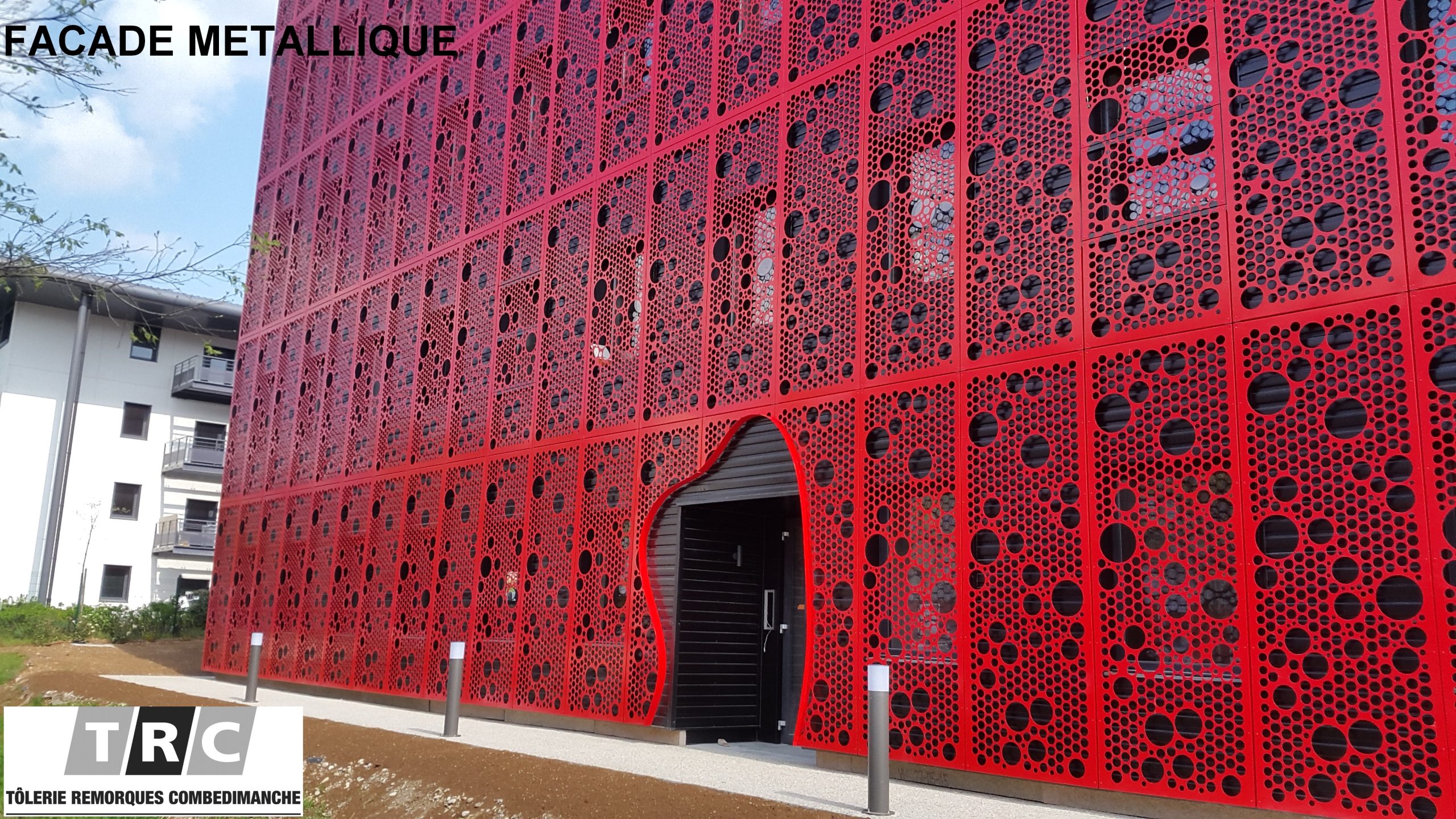 FACADE METALLIQUE ROUGE - Copie